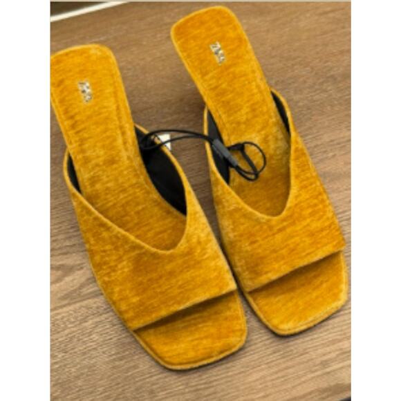 RARE!!! ZARA Asymmetrical Heeled Mules NWT - Picture 3 of 11